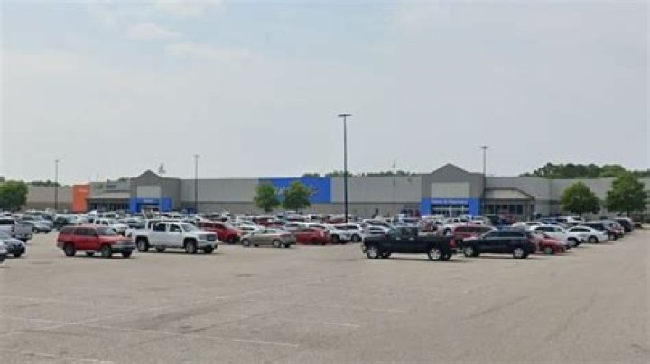 
1 Person Injured in Black Friday Shooting at N.C. Walmart, Shooter Flees During Evacuation 