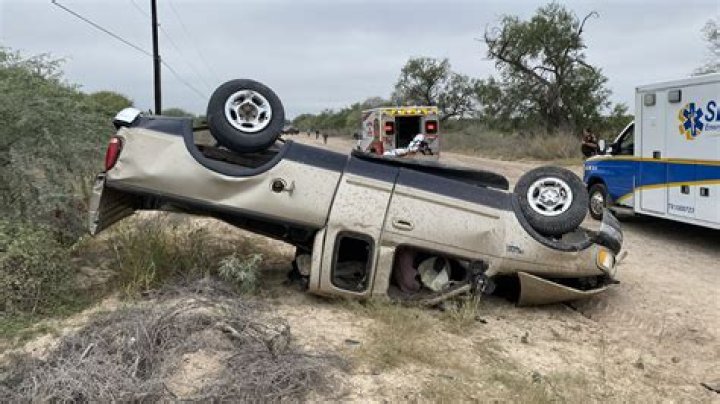 
12 injured, 1 killed in Texas car crash following suspected human smuggling 