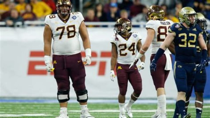 
“384 Pounds” Daniel Faalele Weighs 3 Times A Kangaroo, Meet His Australian Parents Ahead of NFL Draft 