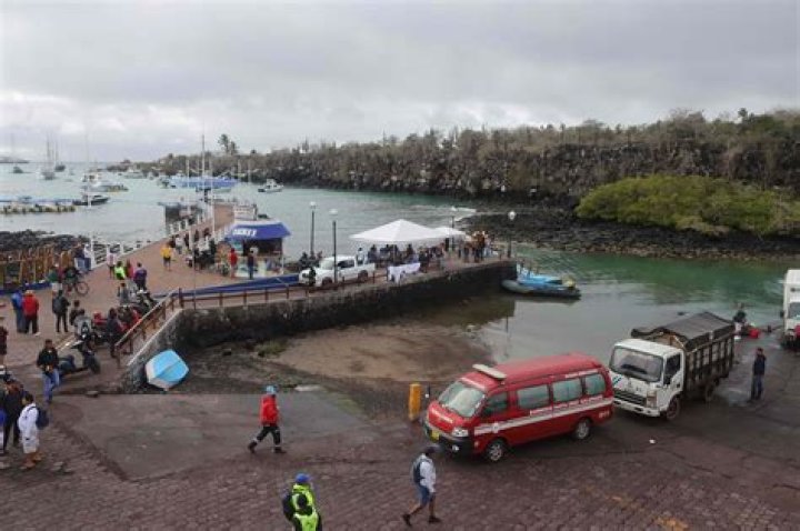 
4 dead, including American, after tourist boat sinks near Galapagos Islands 