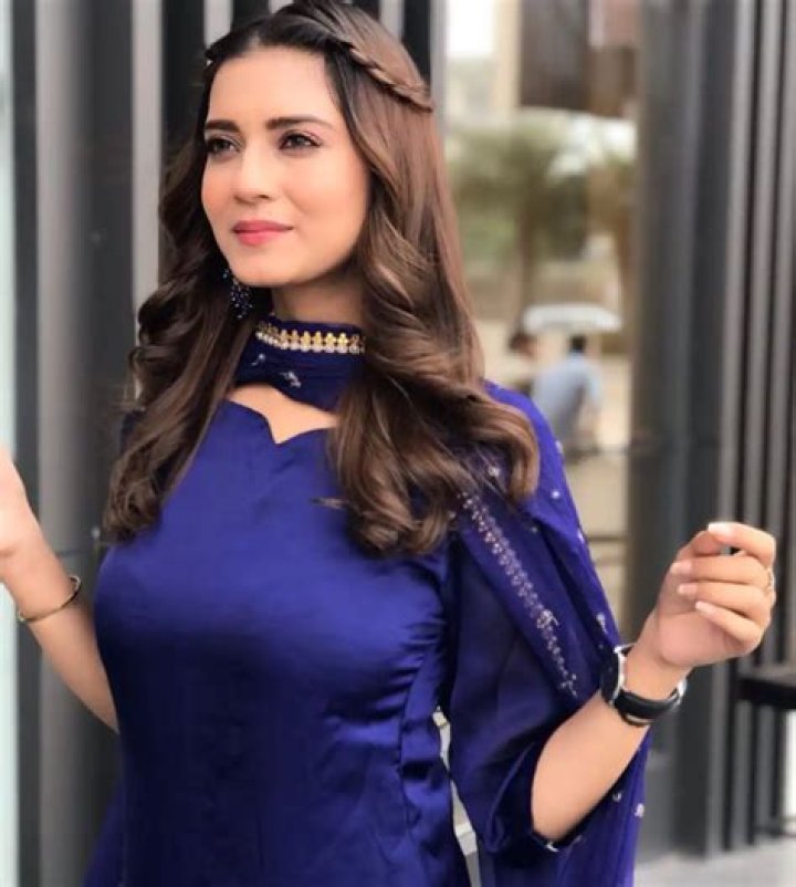 
Aakanksha Sareen Height, Weight, Net Worth, Age, Birthday, Wikipedia, Who, Nationality, Biography 