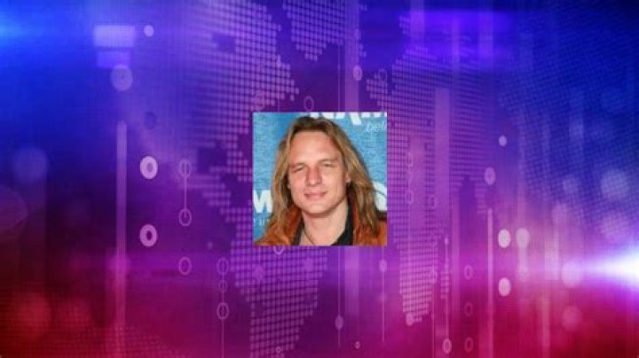 Abri Van Straten Net Worth