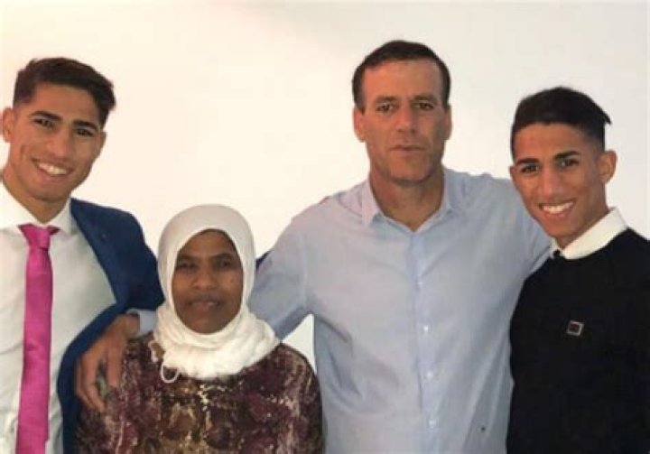
Achraf Hakimi family: Who are mother Saida Mouh, father Hasan, brother Nabil and sister Ouidad? 