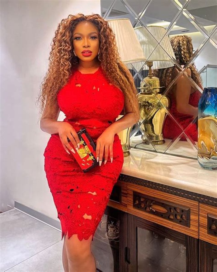 
Actress Chika Ike Stir Reactions As She Shows Off Her Beauty In All-Blue Outfit 