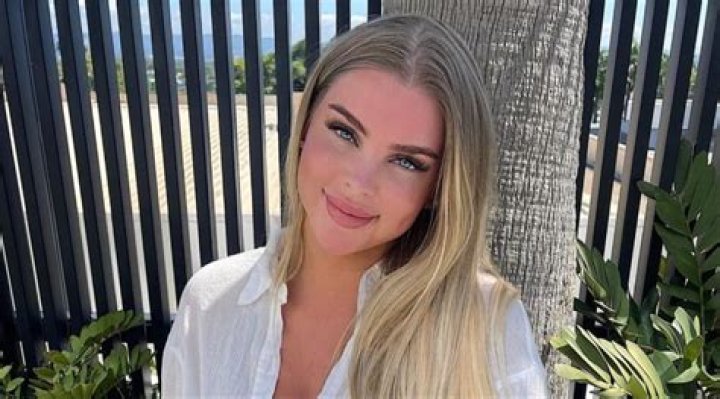 Adelina Gnisci Net Worth