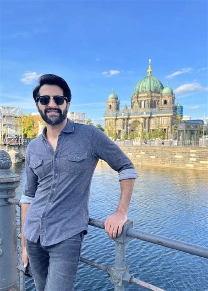 Akshay Oberoi Height, Weight, Net Worth, Age, Birthday, Wikipedia, Who, Nationality, Biography
