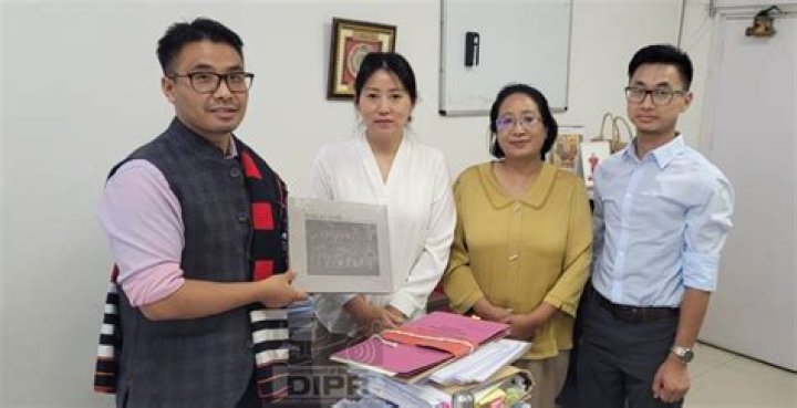 Alex Cameron Biography, Age, Wife, Career, Education, Emmy, Net worth