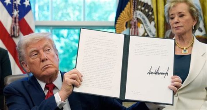 Alex Karp Parents, Meet Father Dr. Robert Karp And Mother Leah Jaynes Karp - SarkariResult