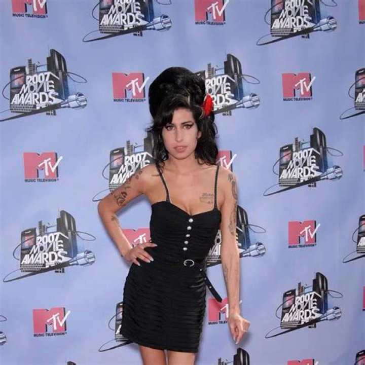 Amy Winehouse Height, Weight, Net Worth, Age, Birthday, Wikipedia, Who, Nationality, Biography
