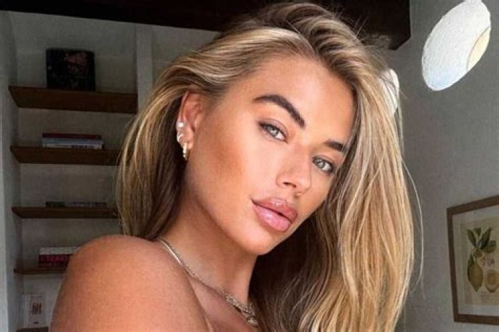 
Arabella Chi Height, Weight, Net Worth, Age, Birthday, Wikipedia, Who, Instagram, Biography 