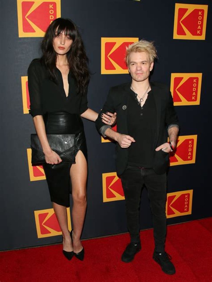 Ariana Cooper's Height: Towering Over Sum 41's Deryck Whibley and More - SarkariResult