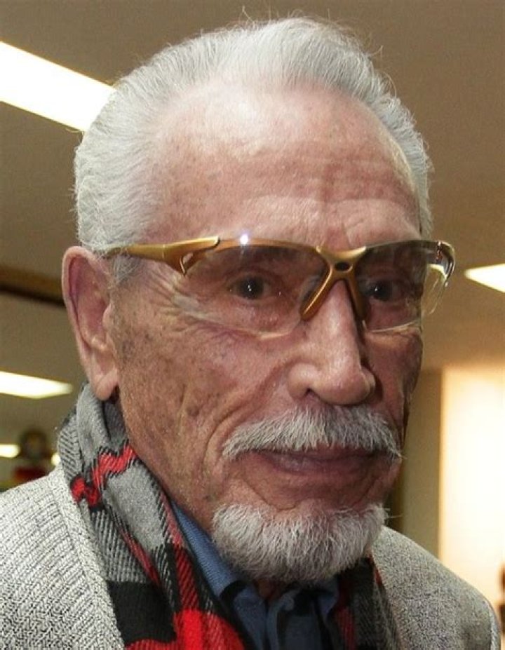 Armando Silvestre Net Worth