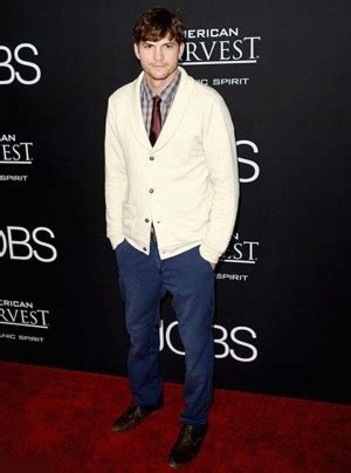 Ashton Kutcher Height, Weight, Body Measurements, Shoe Size