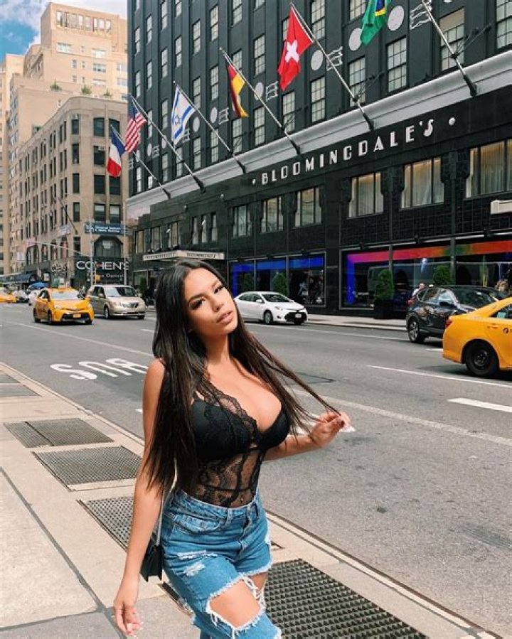 Autumn Falls (Actress) Wiki, Biography, Age, Height, Weight, Body Measurements, Boyfriend, Net Worth