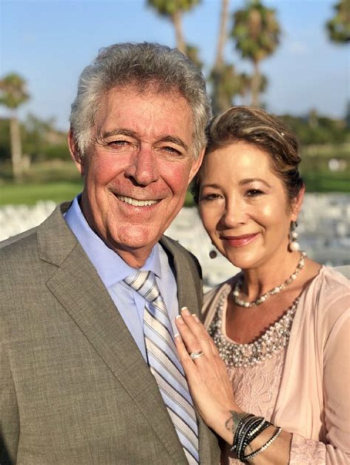Barry Williams (actor) Bio, Age, Wife, Net worth and Career.