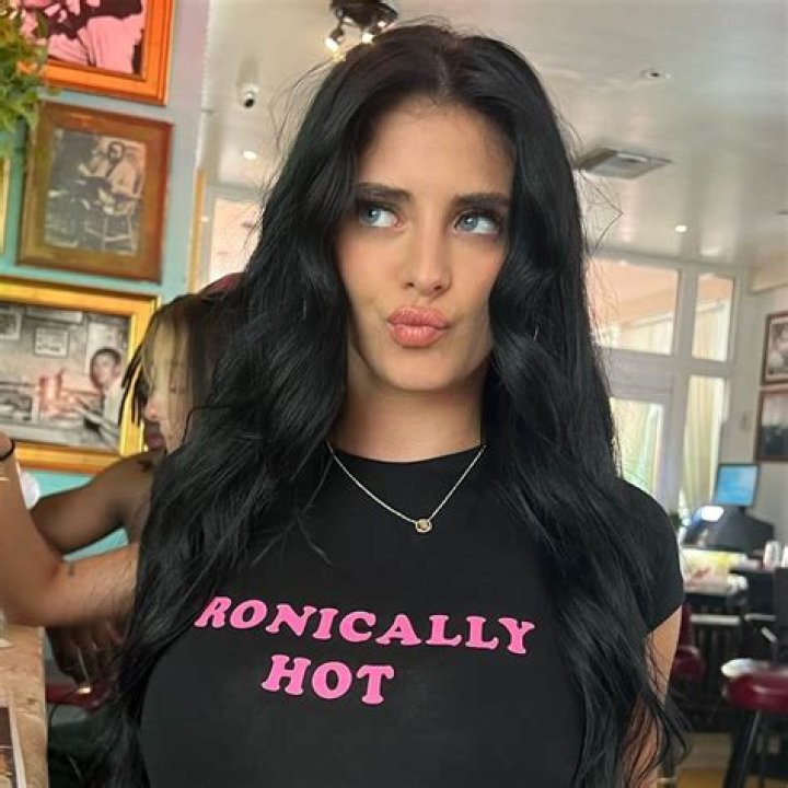 Bella Araujo Height, Weight, Net Worth, Age, Birthday, Wikipedia, Who, Nationality, Biography