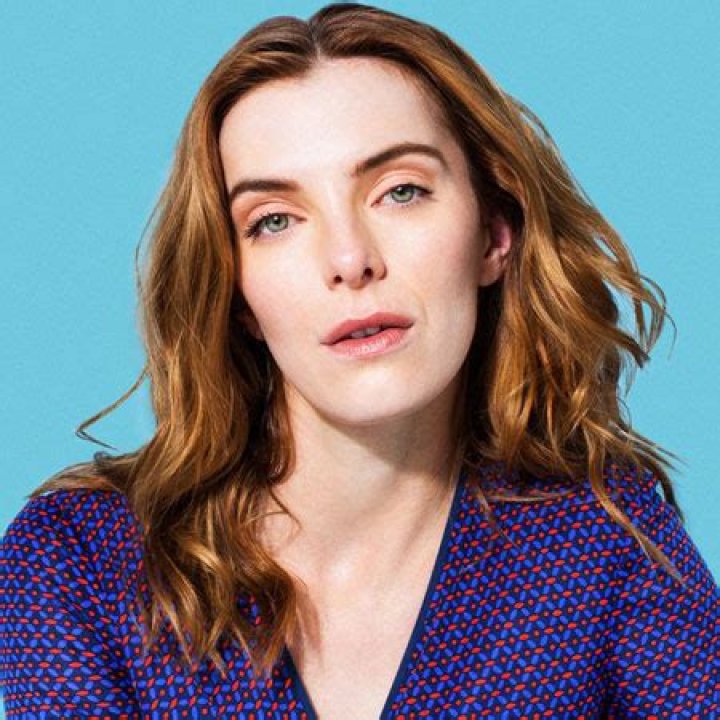 Betty Gilpin Net Worth: Details About Movie, Career, Age, Home, Income - SarkariResult