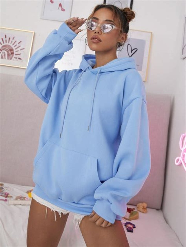 
Blue Hoodie Girl Karen Video: Reddit Discussion Over Racist Remarks, What Is Her Name? 