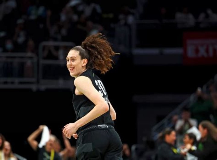 Breanna Stewart Net Worth: Details About Height, Salary, Stats, Contract - SarkariResult