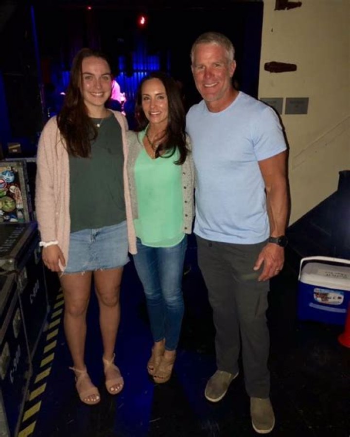 Brett Favre Net worth, Daughters, Wife, Family, Wiki, Retirement age, Height