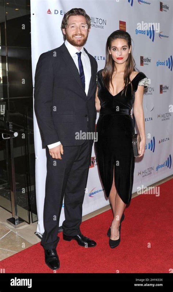 Caitlin Stasey – Bio, Age, Height, Boyfriend, Wife, Parents, Is She Gay or Lesbian?