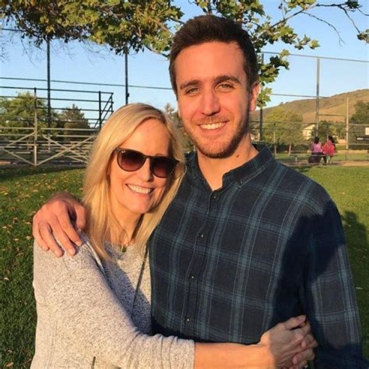 Carrie Beth Van Dyke Height, Weight, Net Worth, Age, Birthday, Wikipedia, Who, Nationality, Biography