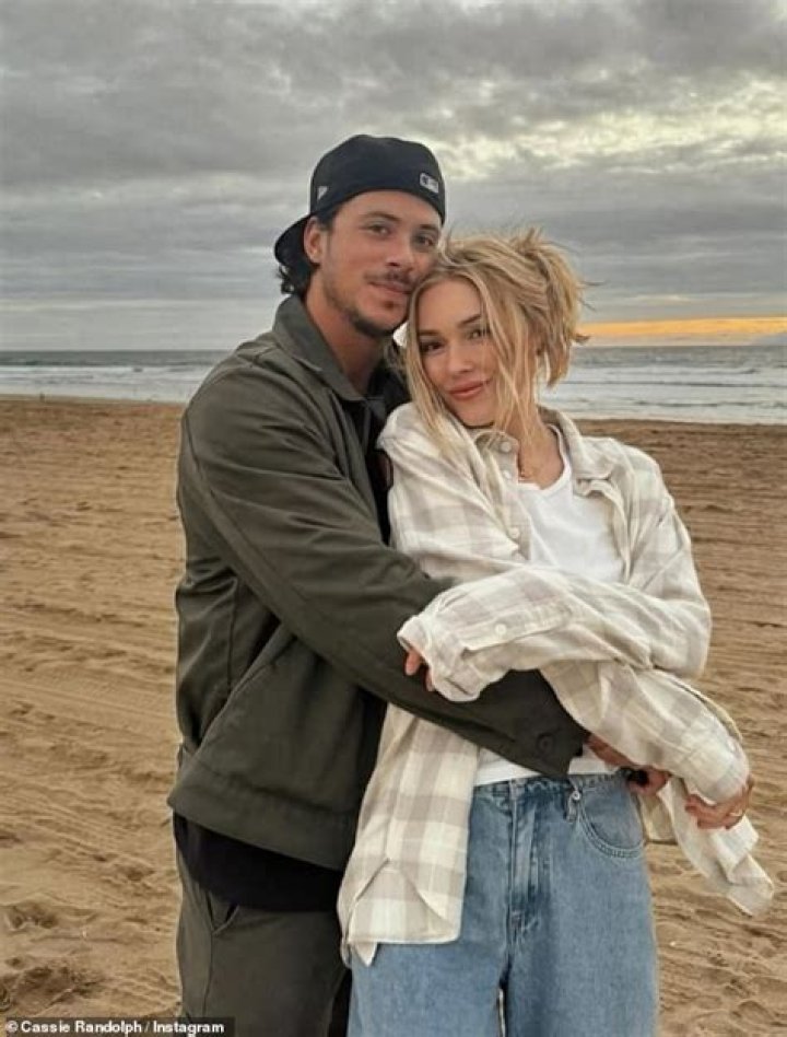 Cassie Randolph Wiki, Bio, Age, Bachelor, Sister, Height, Religion, Birthday, Parents, Family, Ex Caelen, Silver Dress, Nationality, Ethnicity, Twitter and Instagram