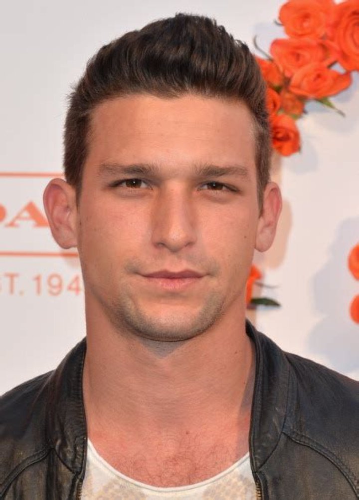 Check Out Daren Kagasoff's Net Earnings from Successful Career