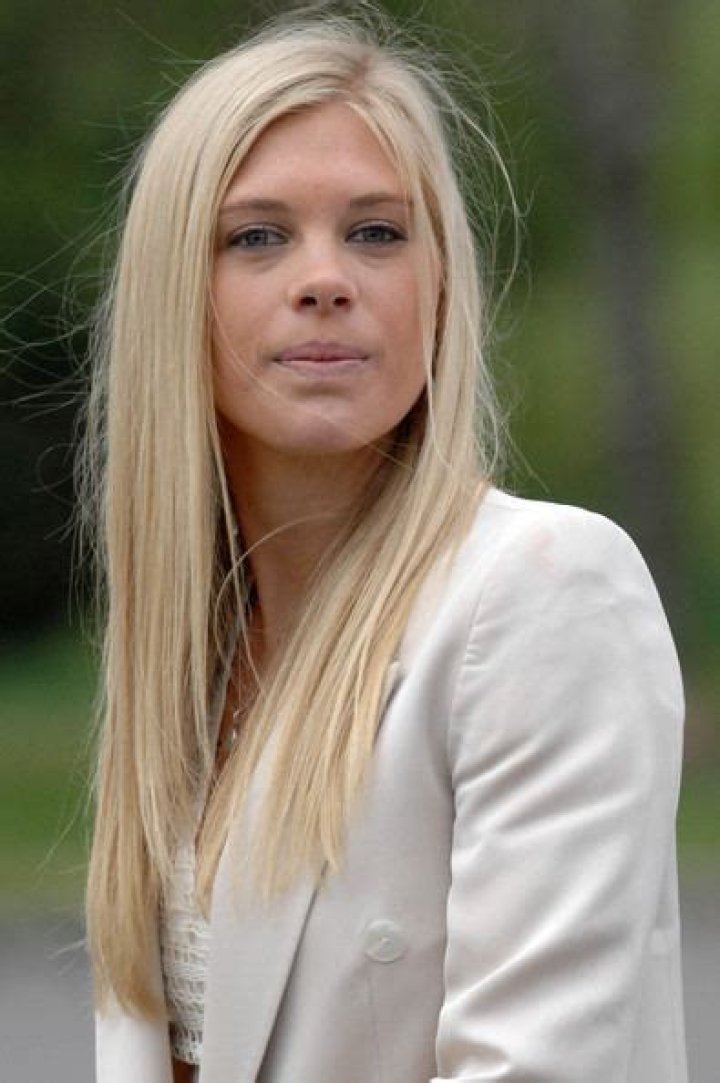 Chelsy Davy Height, Weight, Body Measurements, Bra Size, Shoe Size