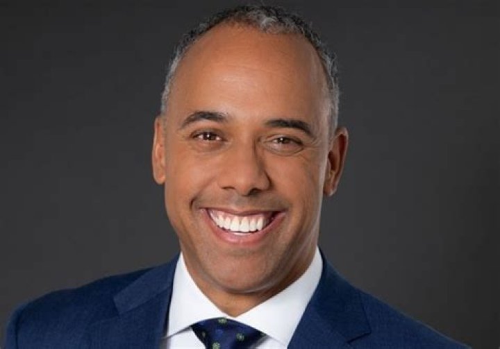 Chris Lawrence (Journalist) Wiki, Age, Wife, Kids, Family, Height, Net Worth, WFAA, Salary, Instagram