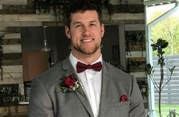 Clayton Echard (Bachelor) Wiki, Age, Family, Height, Brother, Job, Reddit, Bachelorette, Instagram