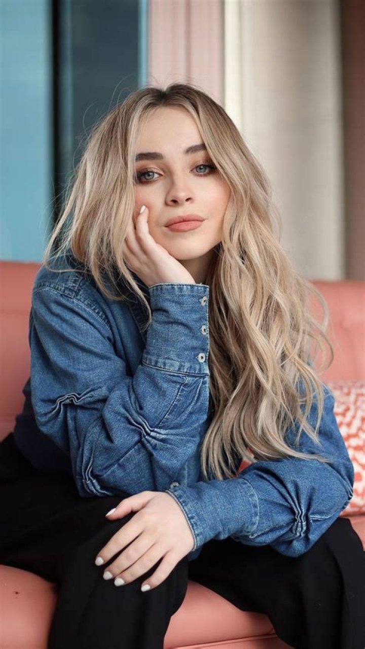
Corey Fogelmanis’ Wiki: Age, Rumors Dating Sabrina Carpenter 