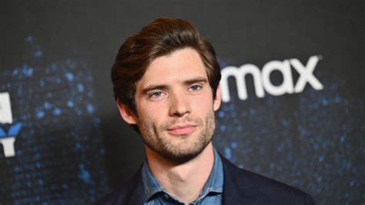 David Corenswet Wiki, Biography, Age, Net Worth, Salary, Height, Dating