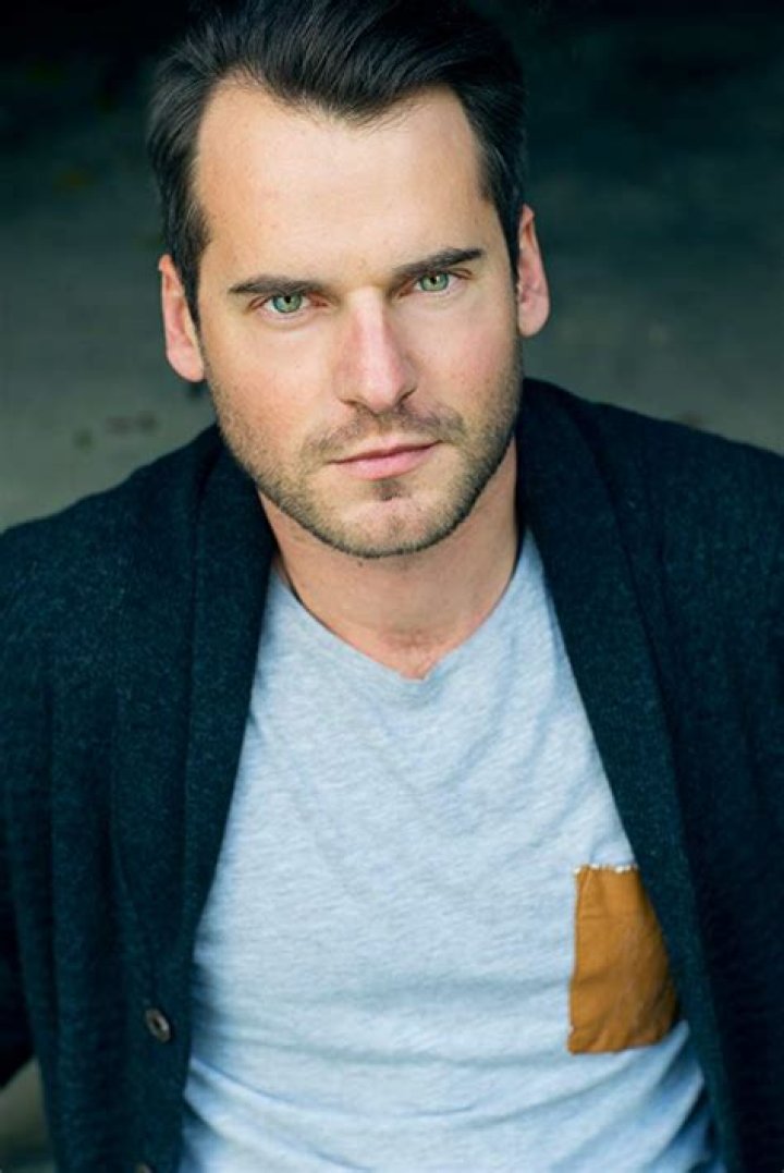 David de Lautour Net Worth