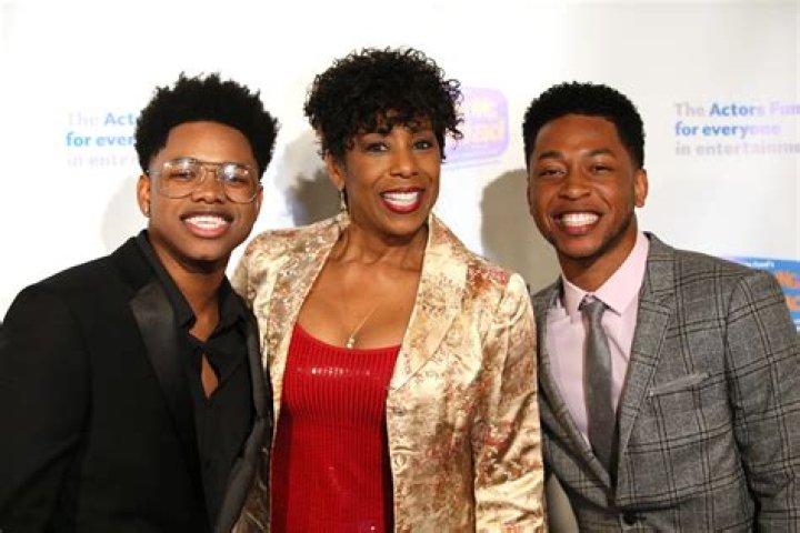 Dawnn Lewis Net Worth