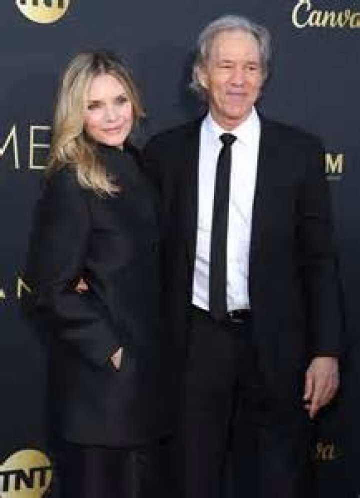 
Dedee Pfeiffer Height, Weight, Net Worth, Age, Birthday, Wikipedia, Who, Nationality, Biography 