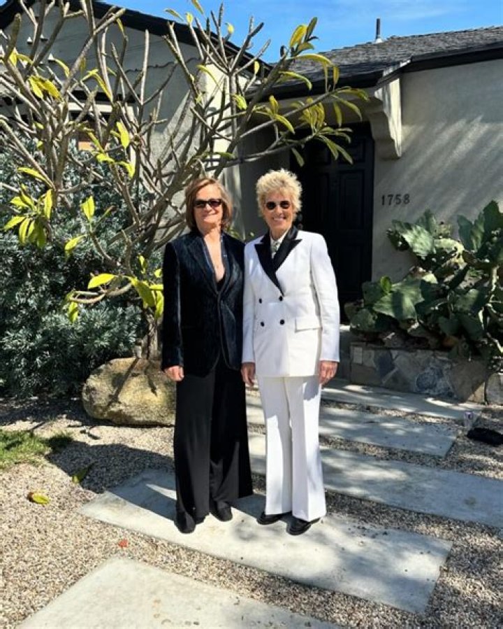 Diana Nyad Net Worth: Details About Movie, Partner, Husband, Young, Book - SarkariResult