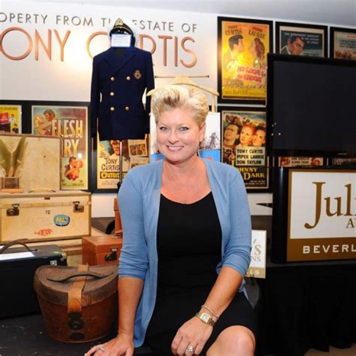 Dianne Curtis Net Worth