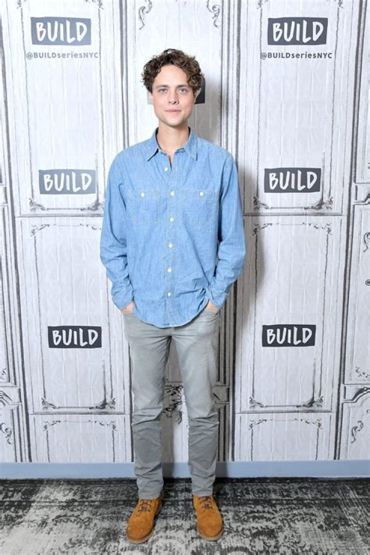 Douglas Smith Net Worth