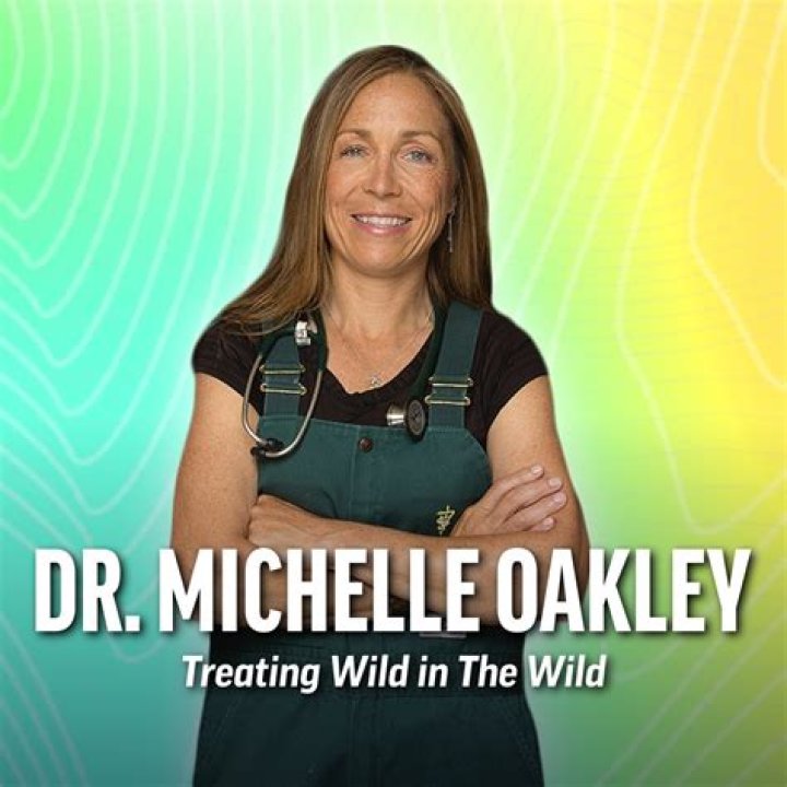 Dr. Michelle Oakley Biography, Age, Wiki, Height, Husband, Salary and Net Worth