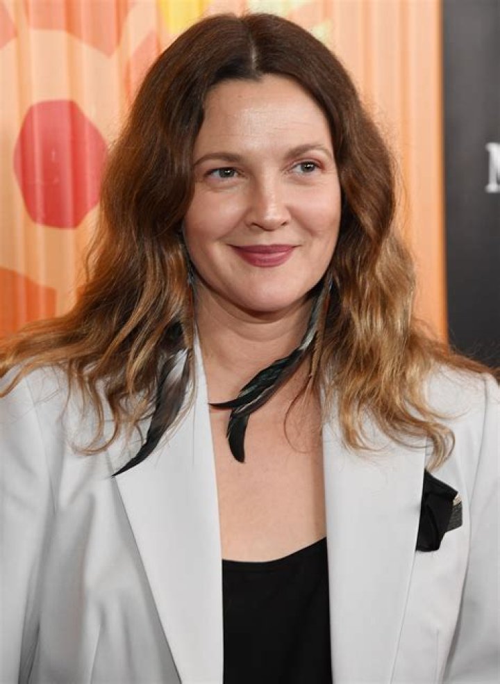 Drew Barrymore Height, Weight, Net Worth, Age, Birthday, Wikipedia, Who, Nationality, Biography