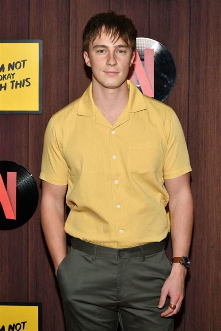 
Drew Starkey’s Biography: Age, Height, Wife, Net Worth, Family 