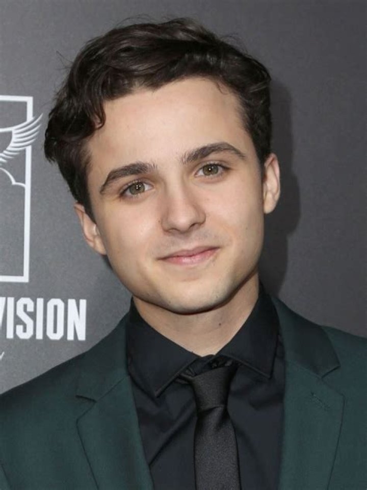Dylan Schmid Height, Weight, Net Worth, Age, Birthday, Wikipedia, Who, Instagram, Biography