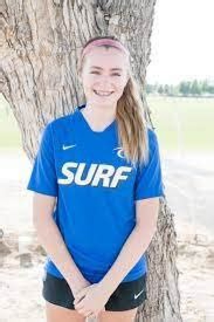 Elle Neumann Biography, Career, Family, Net Worth