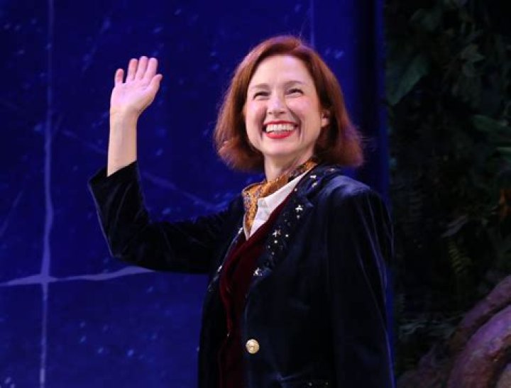 Ellie Kemper Net Worth: Details About Movies, Age, Child, Husband, Youngs - SarkariResult