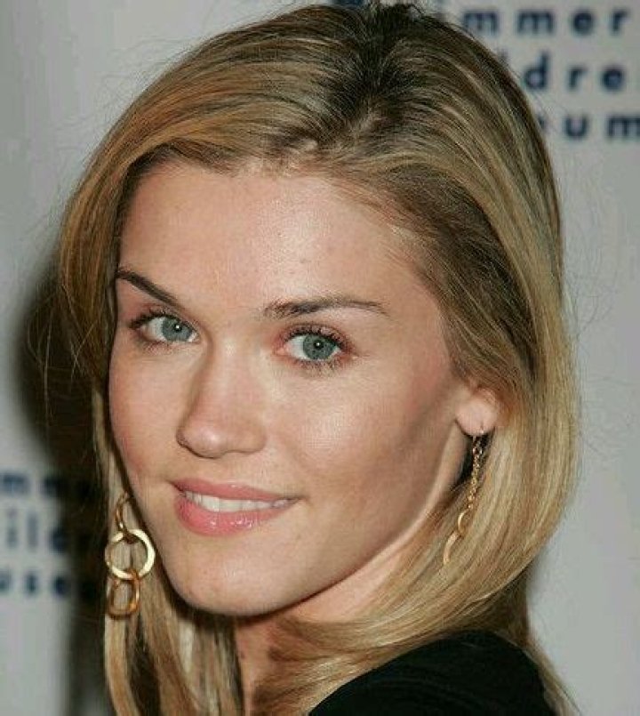 Emily Rose Height, Weight, Measurements, Bra Size, Shoe Size