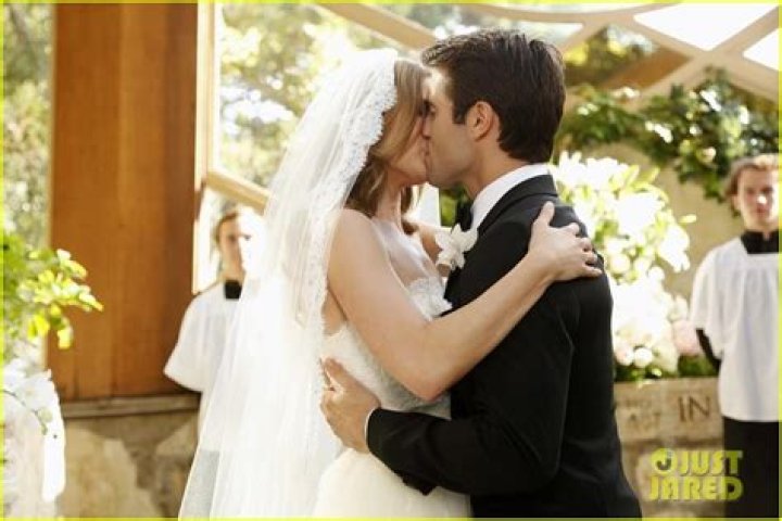 Emily VanCamp engaged to Josh Bowman; Soon to get married?