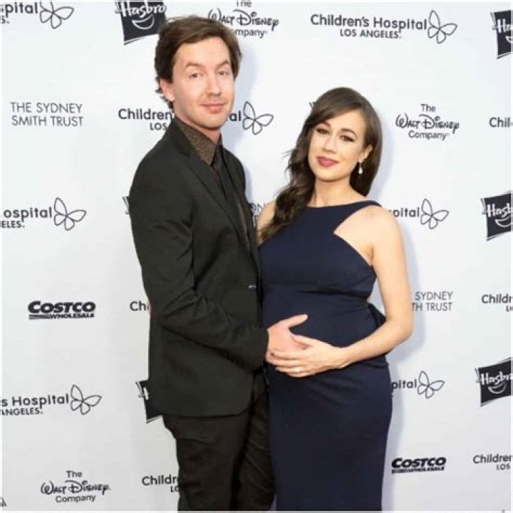 
Erik Stocklin’s Biography: Net Worth, Wife Colleen Ballinger, Age 