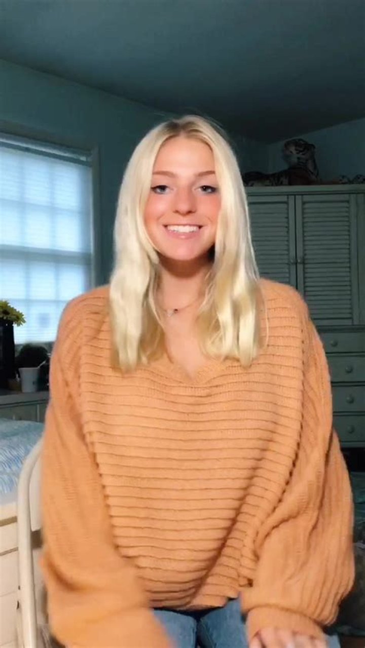 Erin Curtis – Erineec Height, Weight, Net Worth, Age, Birthday, Wikipedia, Who, Instagram, Biography