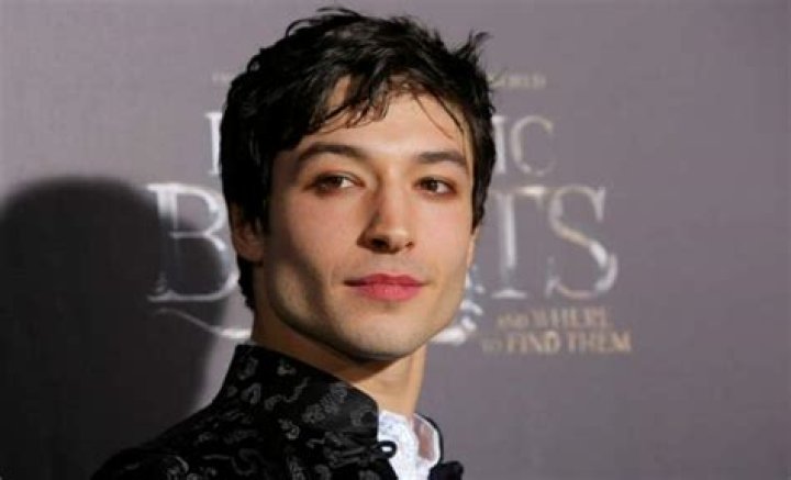 Ezra Miller Height, Weight, Body Measurements, Shoe Size